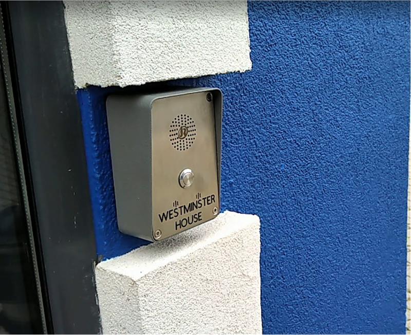Instal·lada al Regne Unit intercomunicador de portes de prova de vandalisme J&R
