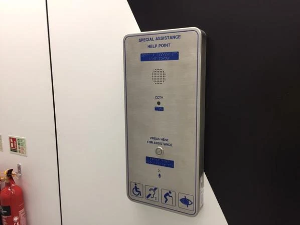 Telèfons J&R instal·lats a l'aeroport de Manchester